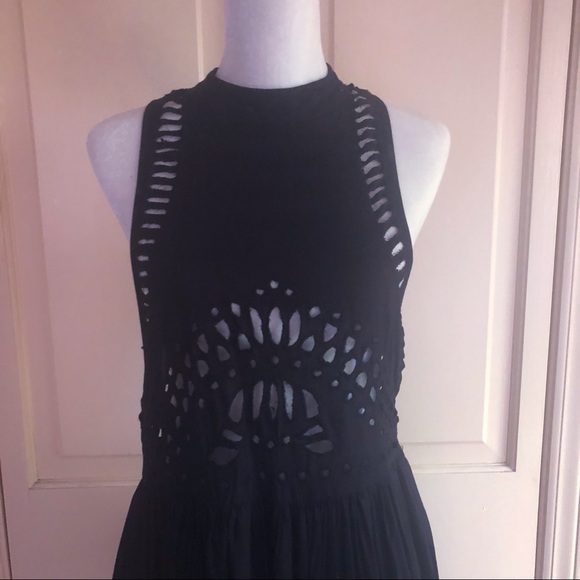 | H&M | Embroidered Black Dress - Picture 3 of 7